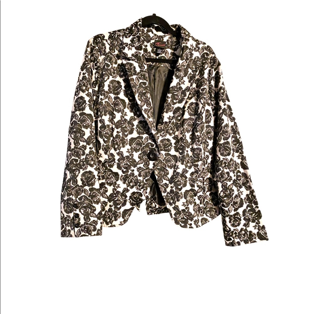 Torrid Black and White Rose Jacquard Woven Blazer ((Torrid size 2))